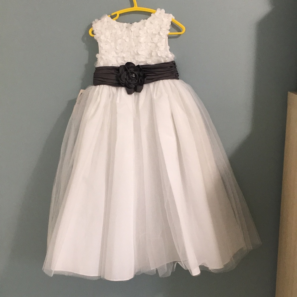 NWT Flower girl dress size 3 Sweet Beginnings